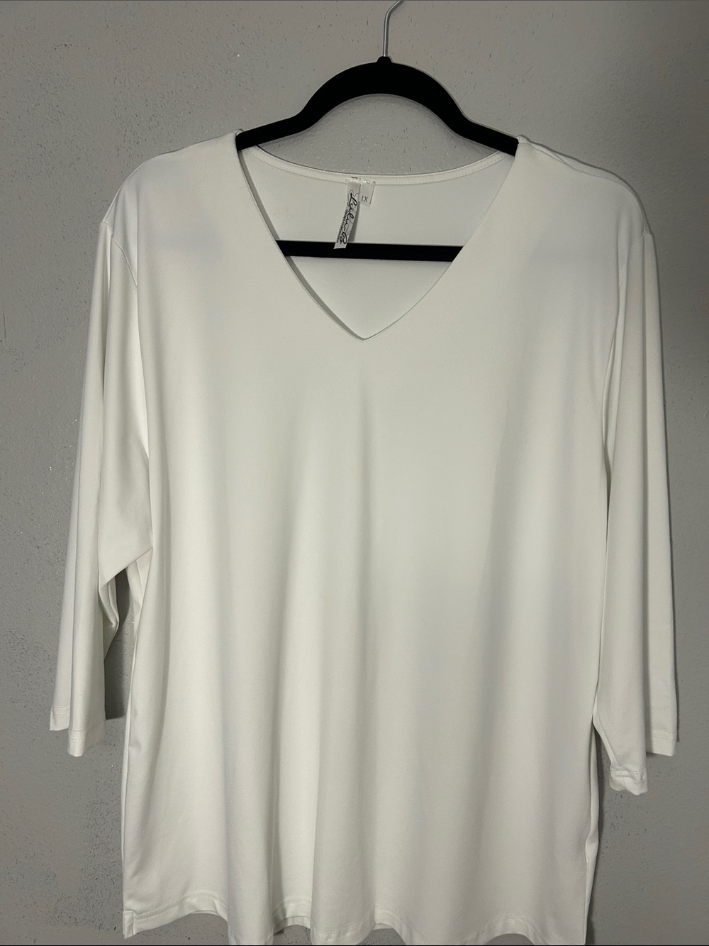 Lulu B White V-Neck 3/4 Sleeve Stretch Top Size 1X